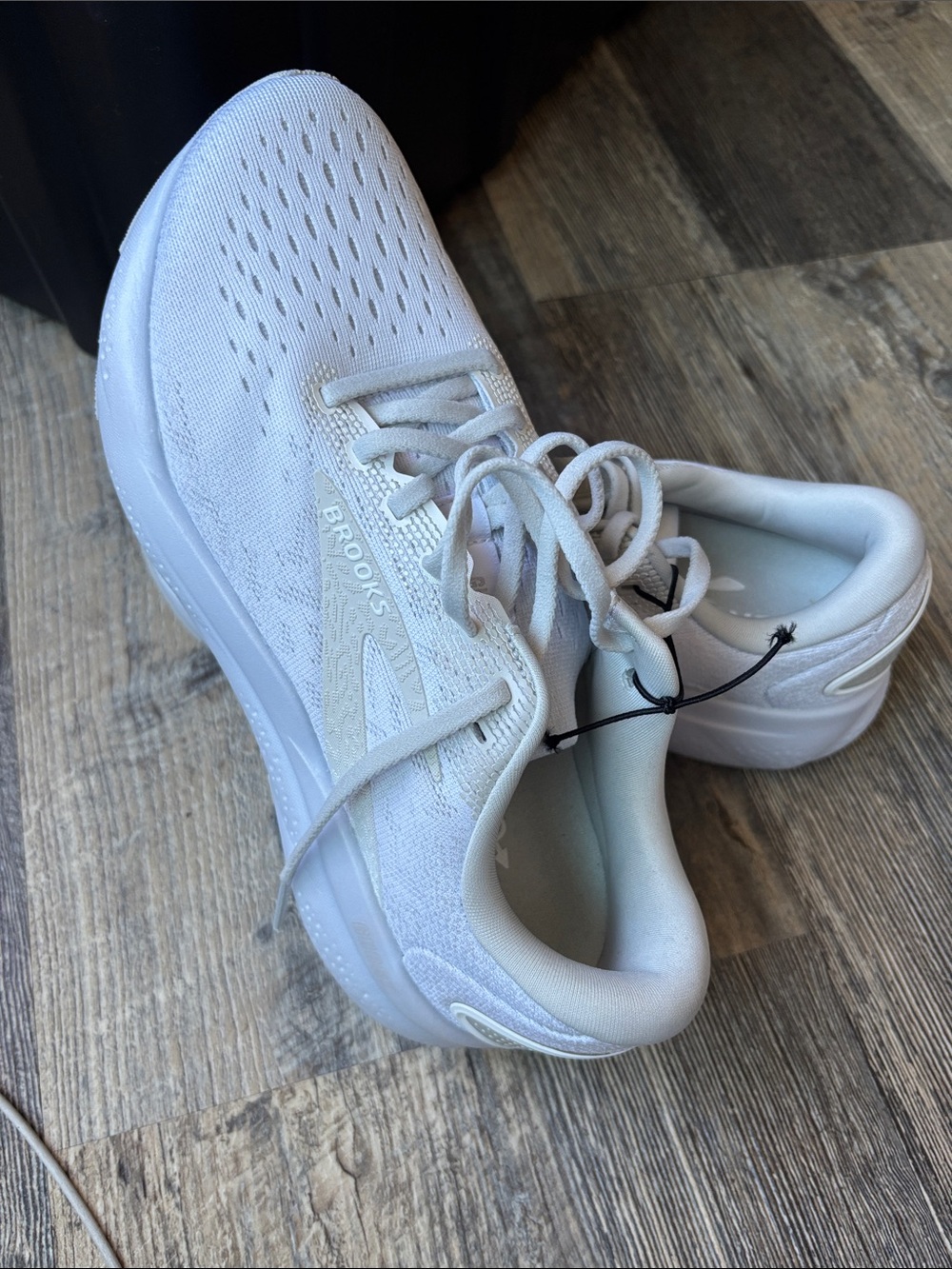 Brooks Women's Light Gray/White Running Sneakers